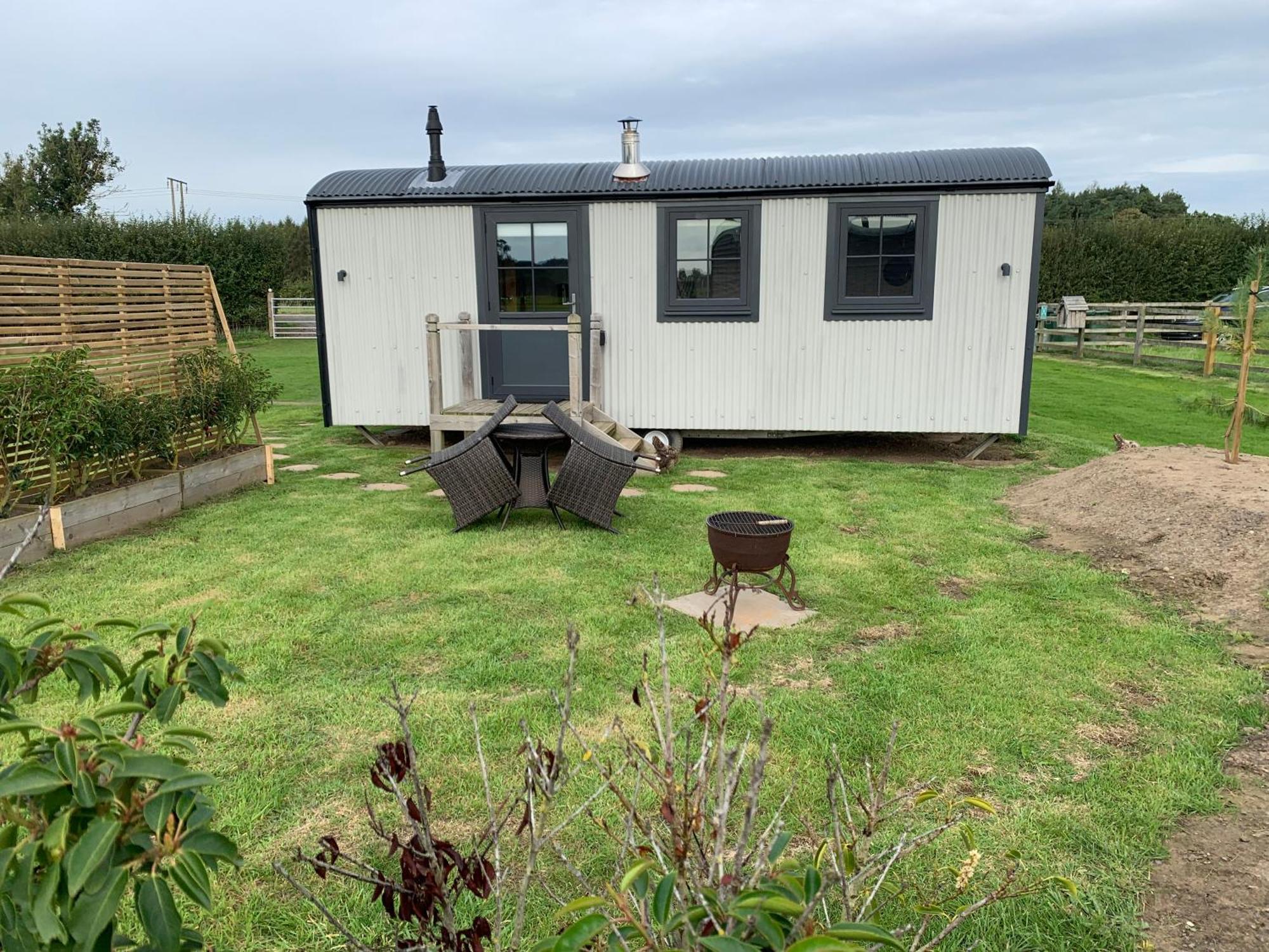 Springwood Shepherd Huts Glamping York — Photos 2